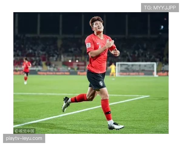 金玟哉强势登顶世界后卫排名，闪耀足坛成新星焦点