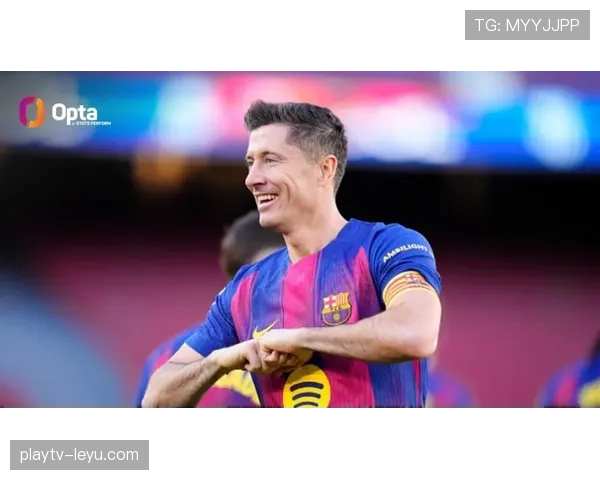 莱万多夫斯基达成300球参与里程碑，状态火热引足球界瞩目