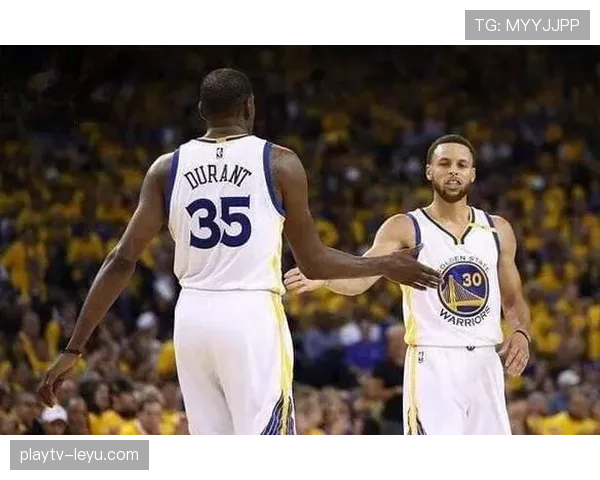 约翰逊与库里对比：挡拆制造助攻结构差异